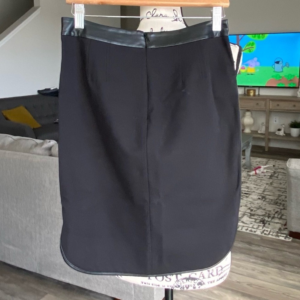 Ann Taylor LOFT Black Scalloped Pencil with Leather Piping Skirt